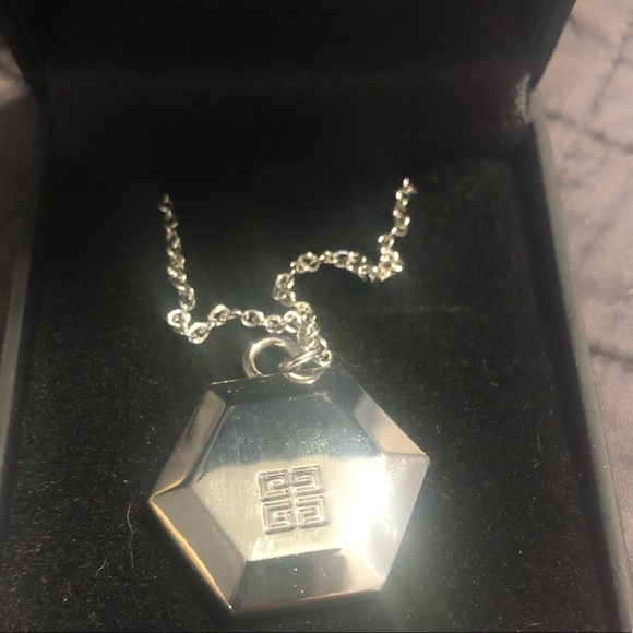 Givenchy Necklace - Never worn - Picture 2 of 4